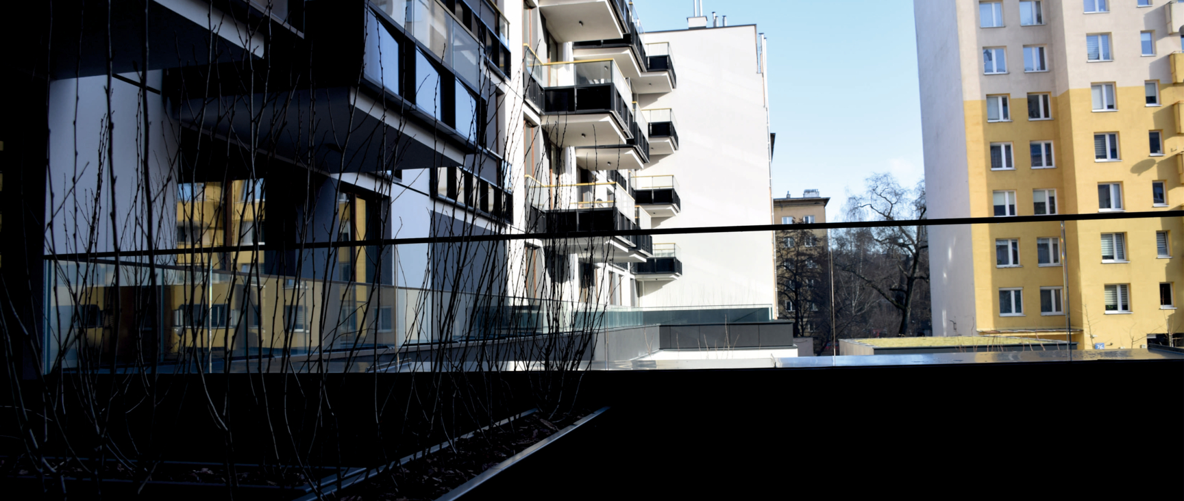 Szklane balustrady - Apartamenty Ogrodowa, Warszawa - Wutkowski 003